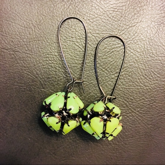 EUC Lime Green Dangle Drop Earrings - Picture 3 of 3